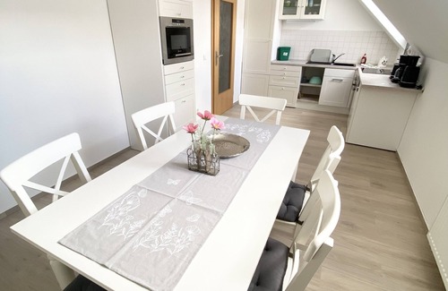 Grimma Apartment | Moderne Ferienwohnung mit 2 Schlafzimmern, Küche und Bad