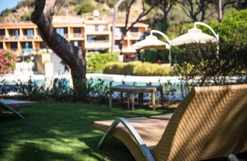 Roccamare Apartment | Modernes Studio mit gemeinschaftlichen Pool