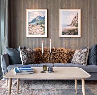 Henningsvaer Apartment | Moderne leilighet ved sjøen med opptil åtte sengeplasser