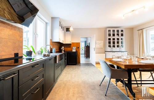 Piechowice House | Moderne Rustieke Villa in de Bergen op een Besloten Terrein van 5000 m2