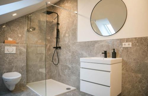 Ramstein-Miesenbach Apartment | Modernes Loft in Ramstein - mit Sauna & TLA