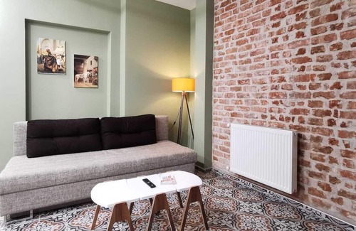 Gumussuyu Mahallesi Apartment | Modernly Decorated Flat 2+1 Taksim Center Z-1