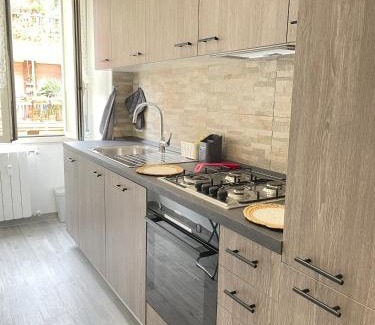 Quartiere XXVIII Monte Sacro Alto Apartment | Moderno 85mq con 2 bagni e posto auto nel cortile interno