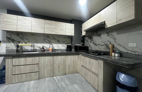Cuenca Apartment | Moderno Apartamento cerca del Aeropuerto