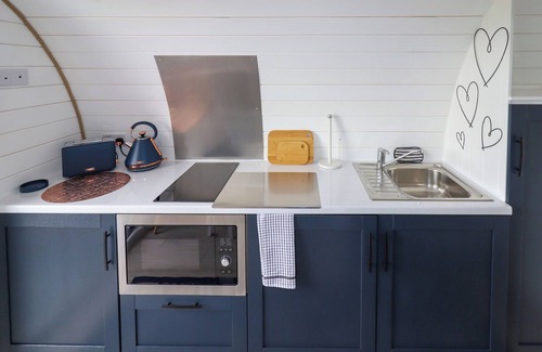 Denbigh Cottage | MOEL FAMAU, romantic, country holiday cottage in Denbigh
