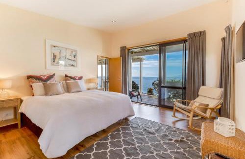 Onetangi House | Moeraki with private walkway to Onetangi Beach by Waiheke Unlimited