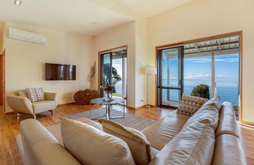 Onetangi House | Moeraki with private walkway to Onetangi Beach by Waiheke Unlimited