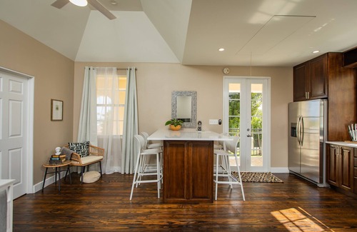 Estate East Street Condo | Moko Jumbie - "Premier Suite" - Entire Condo