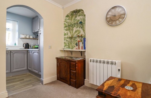 Nether Westcote Cottage | MOLLY'S BIT, pet friendly, with a garden in Bourton-On-The-Water