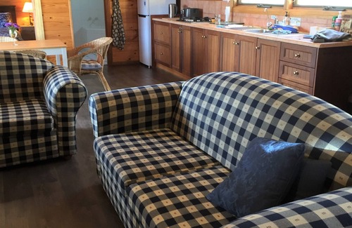 Gillentown Cottage | Molly's Chase Mollycoddles, Log Cabin B&B