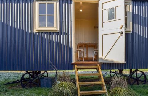 Bampton House | Molly The Shepherds Hut