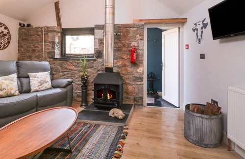 Ivybridge Cottage | MOLLYS BARN, pet friendly, character holiday cottage in Ivybridge