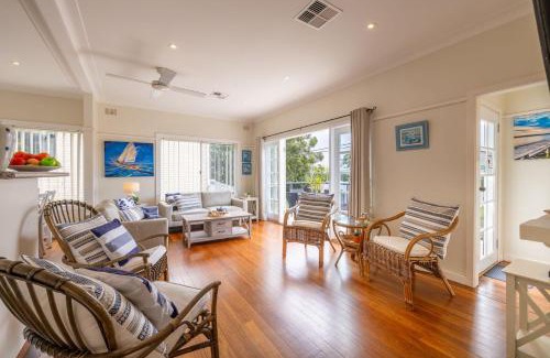 Nelson Bay House | Mon Reve 4A Tallean Road three bedroom property with Wi-Fi, air conditioning