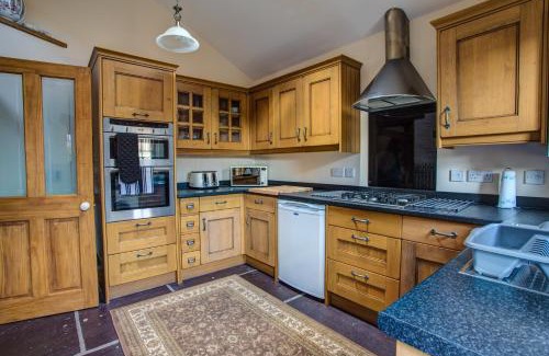 Charlestown House | Mona's Cottage - Private Parking, Sea Views, Garden & Close To Harbour & Beach
