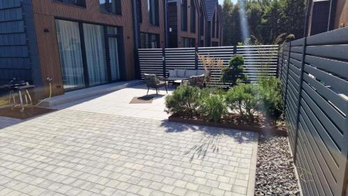 Sventoji House | MONCI erdvūs apartamentai Monciskėse su uždaru kiemeliu