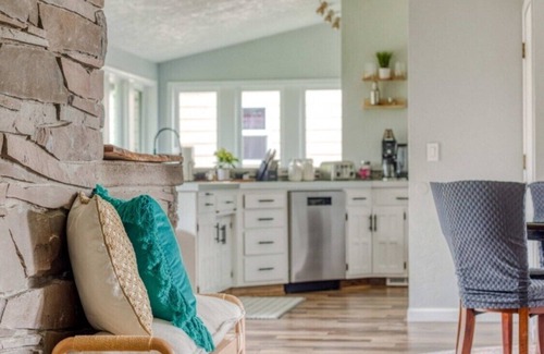 Monmouth House | Monmouth Retreat w Hot Tub, Playground & Game Room