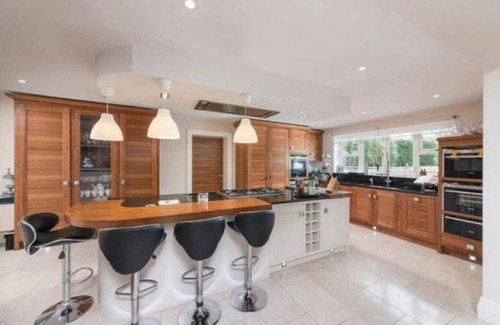 Ponteland House | Mono Luxe Villa in Newcastle Upon Tyne