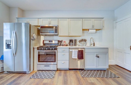 Stroudsburg House | Monroe16 · BrickStone Lodge-Modern King Suite near Main St-A