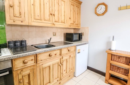 Over Haddon Cottage | MONSAL COTTAGE, pet friendly, character holiday cottage in Bakewell