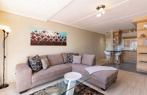 West Beach Apartment | Mont Serat 58 by CTHA