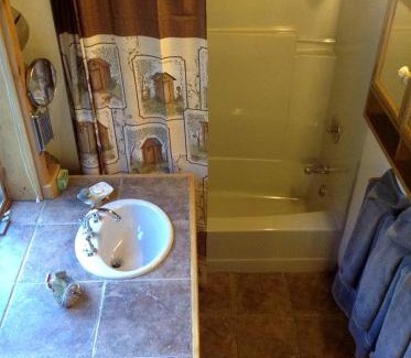 Darby House | Montana Mountain Glamping: Charming Log Cabin with a Private Hot Tub in Darby