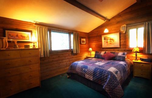 Clinton House | Montana Rock Creek Cabin