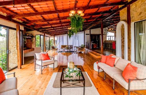 Roble House | Montana Zurqui