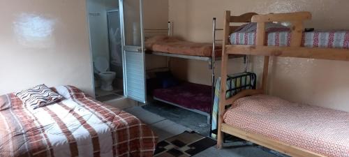 Banos de Agua Santa Hostel | Montano Camping & Hostel