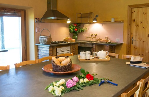 Castelnuovo di Garfagnana Villa | Monte Rotondo, Tuscany Villa with large private pool 200 mtrs walk to restaurant