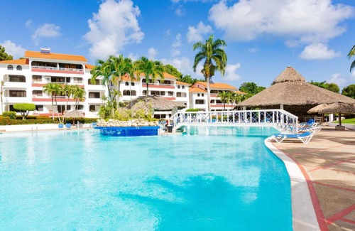 La Mulata Apartment | Monte Vista 115B · Lovely 1-Bedroom Condo with Pool