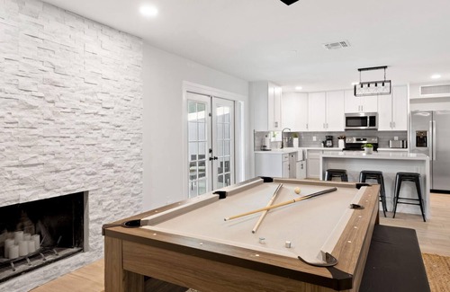 Cox Heights House | Monte Vista - Close to Old Town, Free Heated Pool, Putting Green, Pool Table