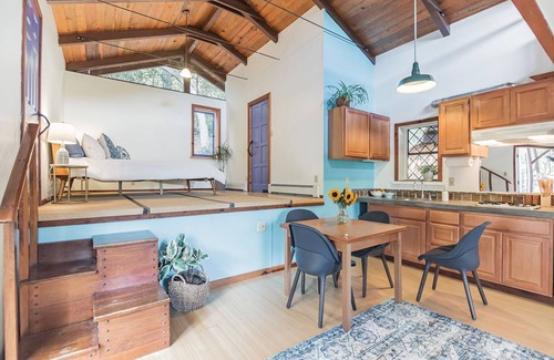 Day Valley Cottage | Monterey Bay Farm Retreat! Best access to Monterey & Santa Cruz attractions.