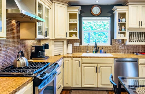Seaside House | Monterey Co. Bungalow Near the Ocean - 2 Free Aquarium Passes Included!