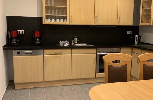 Breuna House | Monteurzimmer Oberlistingen Zweibettzimmer mit 2 Bädern