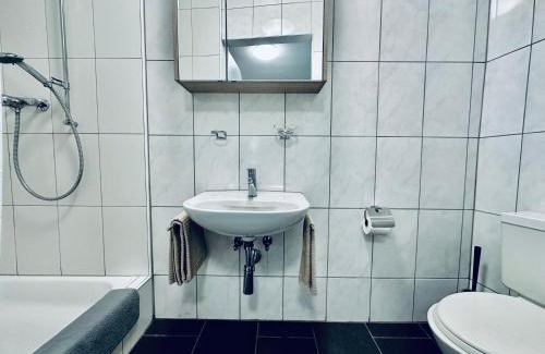 Lengnau Apartment | Monteurzimmer - Worker's accommodation - ZIMMERzuVERMIETEN in Lengnau BE