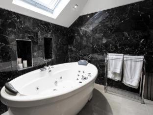 Traralgon House | Montfort Manor