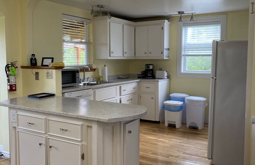 Princetown House | Montgomery House By The Sea &/or Carriage House - 8 Acres With Bay Views