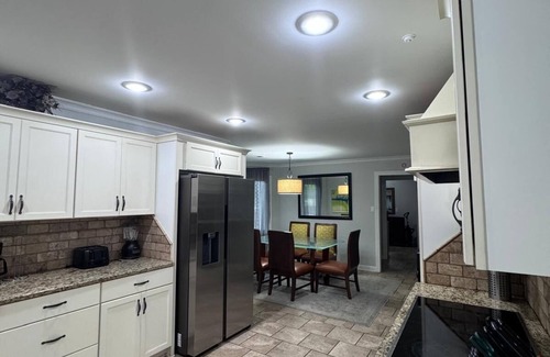 Cordova House | MONTHLY STAYS-Elegant 6 BR+ Extra Space Beds with Pool-Near Golf Course