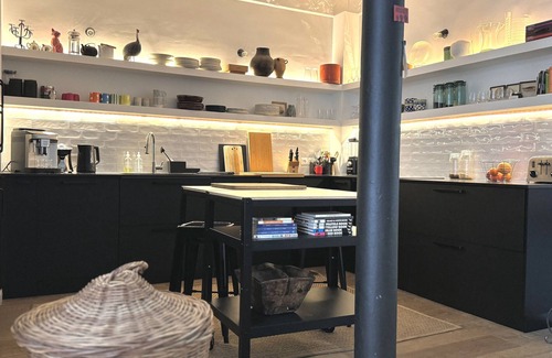 Quartier de la Goutte-d'Or Apartment | Montmartre at 500m! Large Loft Nestled in a Quiet Courtyard, in a Vibrant Area