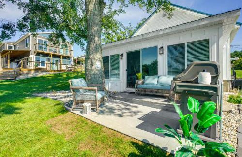 Northwest House | Montpelier Lake House with Deck, Dock and Fireplace!