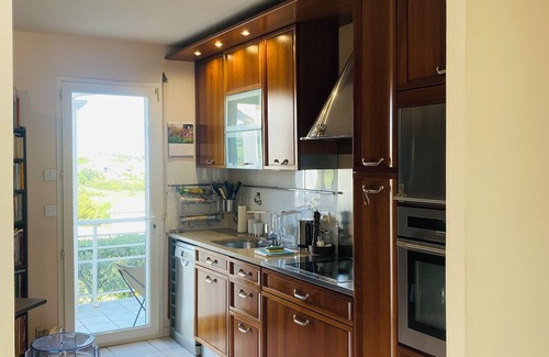 Juvignac Villa | Montpellier, Villa for 6 guests, 1000m2 land, pool 8x5m, palm trees, golf-view