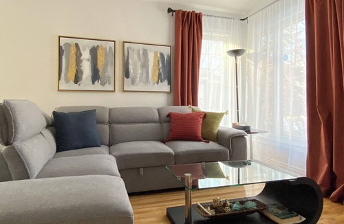 Pierrefonds-Roxboro House | Montreal Life Cute & Cozy Family Friendly 3BR House