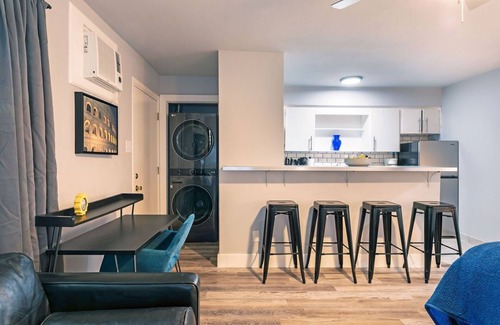 Hyde Park Apartment | Montrose Comfort Studio! Medical Center 20! ⭐️⭐️⭐️⭐️⭐️