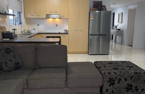 Point Vernon House | Monty's is in a central location close to the beach, cafe's and shops.