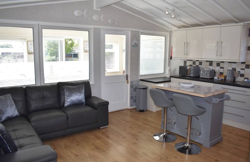 Anderby Creek Cottage | MONTY'S RETREAT, pet friendly, with a garden in Anderby Creek