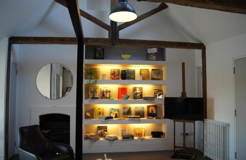 Lewes House | Montys Accommodation