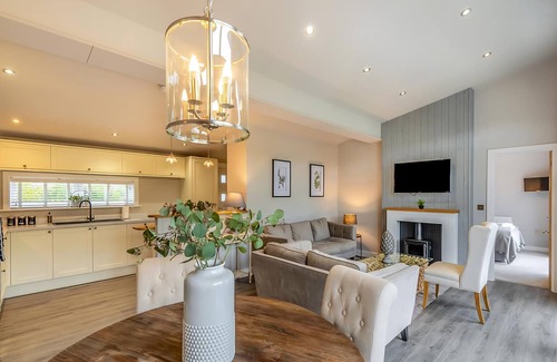 Woodhall Spa Ski Chalet | Monument Lakeside Lodge Pet Friendly