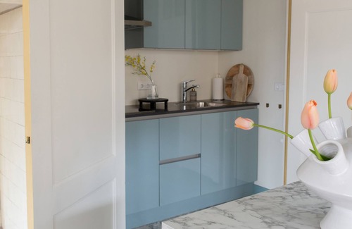 Hoorn House | Monumental home in downtown Hoorn, on the harbor with private parking!