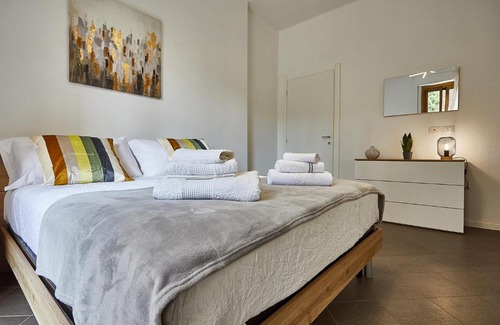 Monza Apartment | MONZA-MILANO - Comfort tra centro e stazione - WIFI