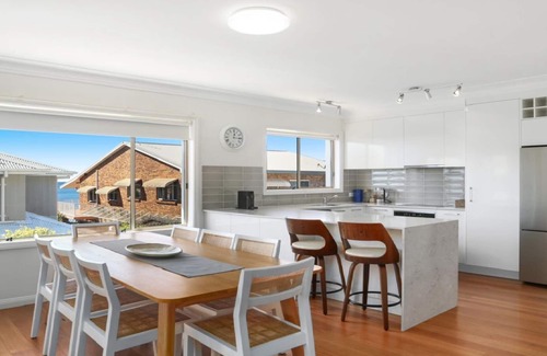 Terrigal Apartment | MOON GLOW | Accom Holidays